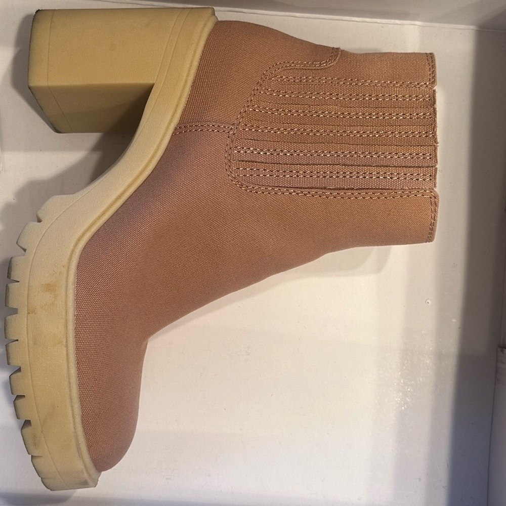 Dolce Vita Tan Chunky Heel Chelsea Bootie